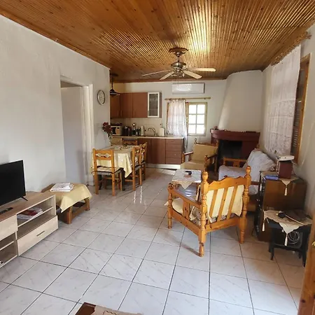 펜션 Peaceful 2-bedroom House 800m From 네오이 에피바타이