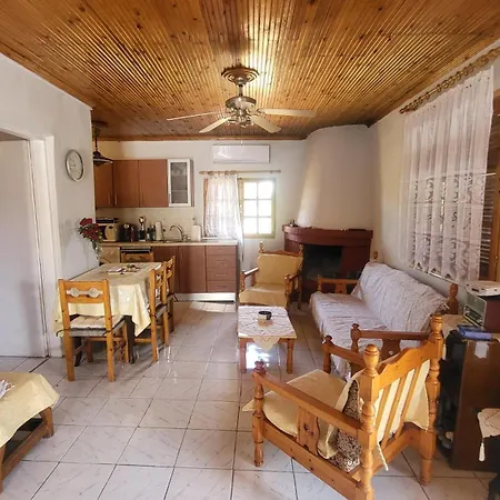 Peaceful 2-bedroom House 800m From 네오이 에피바타이