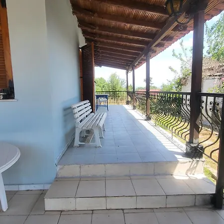 Peaceful 2-bedroom House 800m From * 네오이 에피바타이
