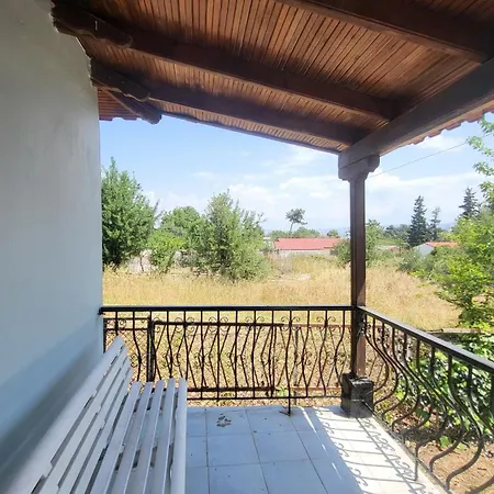 펜션 Peaceful 2-bedroom House 800m From 네오이 에피바타이