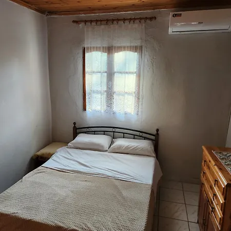 펜션 Peaceful 2-bedroom House 800m From *