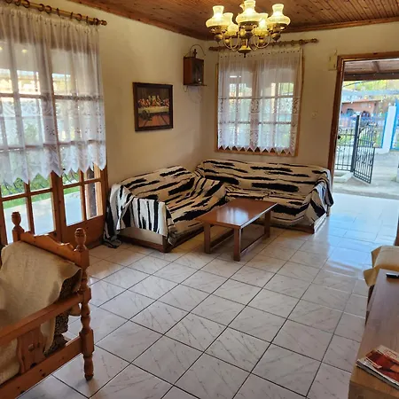 펜션 Peaceful 2-bedroom House 800m From