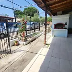 Peaceful 2-bedroom House 800m From 度假居 *