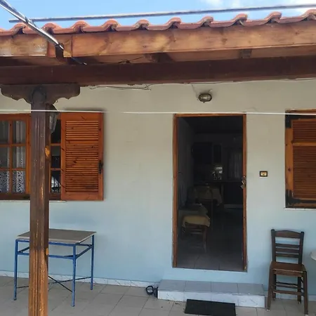 Peaceful 2-bedroom House 800m From Holiday home *