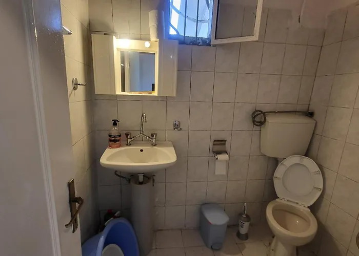 Сasa de vacaciones Peaceful 2-bedroom House 800m From *