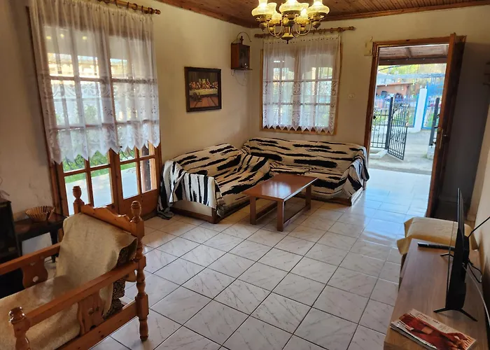 Сasa de vacaciones Peaceful 2-bedroom House 800m From